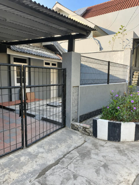 Dijual Rumah Raya Wiguna Timur